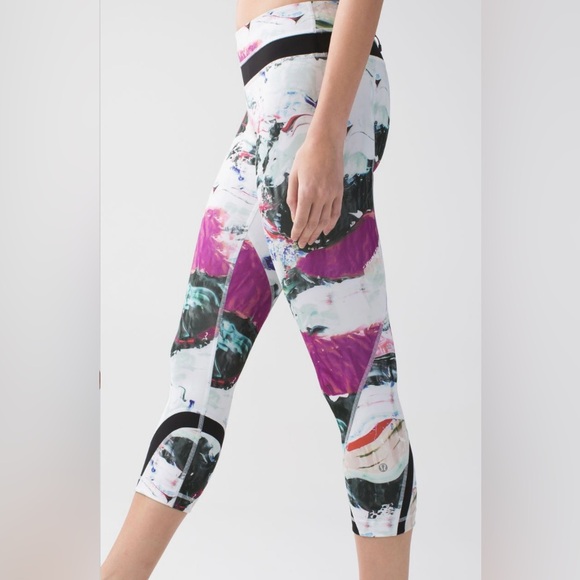 Lululemon Run: Inspire Crop II *All Full-On Luxtreme
Pigment Wave Multi / Black - Picture 2 of 15